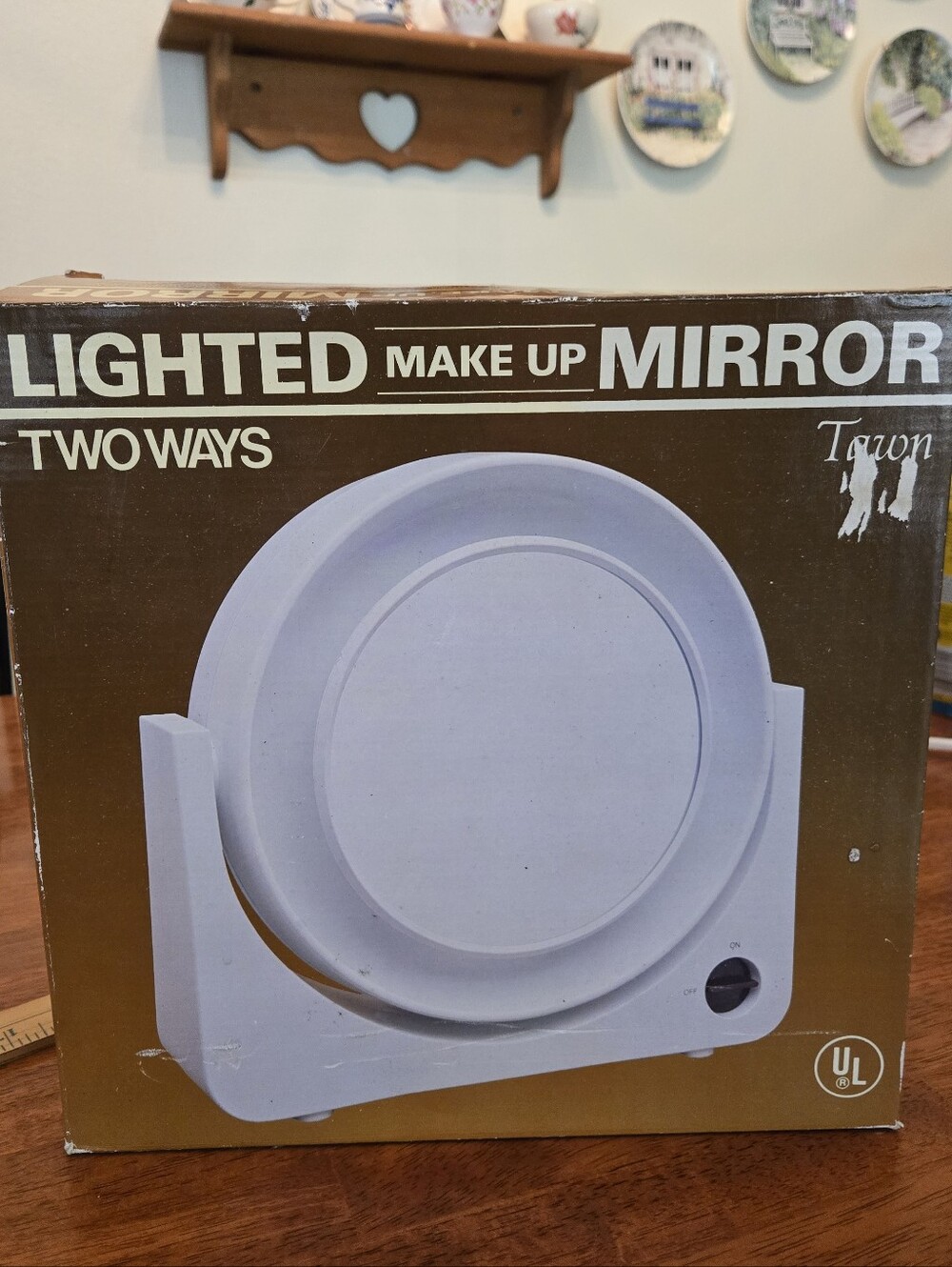 Vintage 1970s Tawn lighted Two Way makeup mirror, Still In Box.
